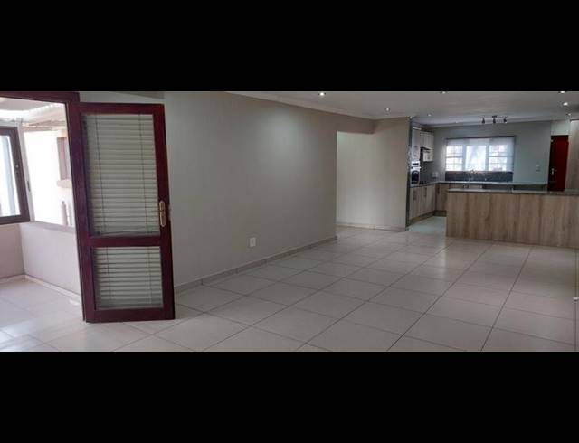 3 BEDROOM TOWNHOUSE FOR SALE IN GLENVISTA
